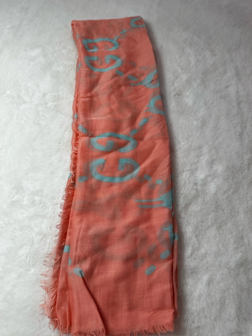 Gucci Coral Scarf with Light Blue Logo Motif - Picture 6 of 13